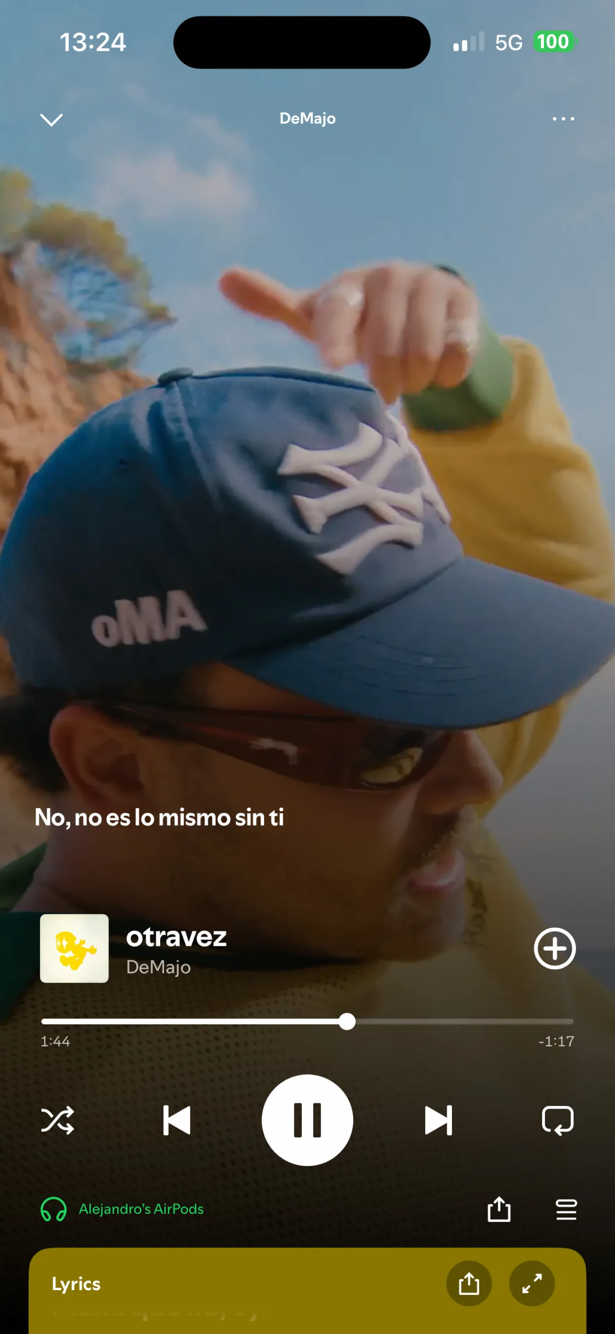 Single cover for otravez shown in a music streaming app player